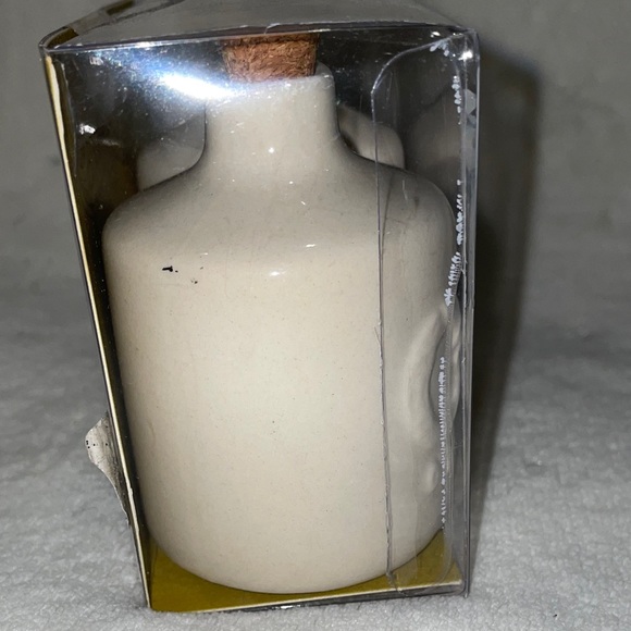 NWT ~ Oil and Vinegar container - Picture 5 of 5